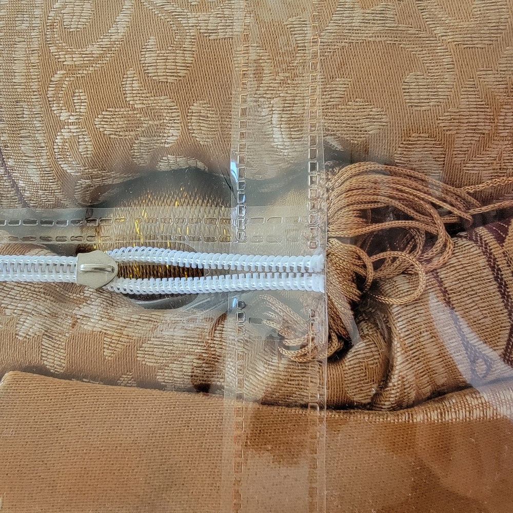 Curtain - Picture 4 of 7